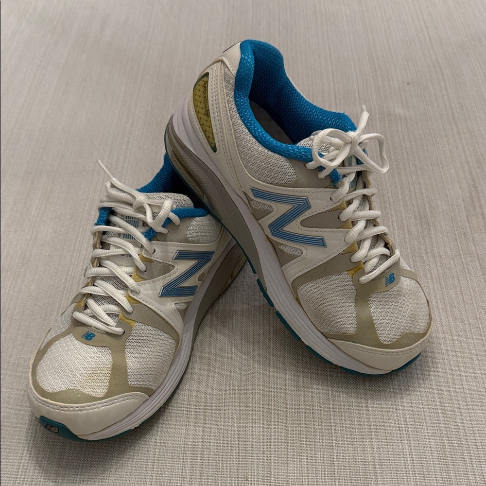 New Balance White, Blue & Beige Athletic Sneakers. Size 6 (4E)